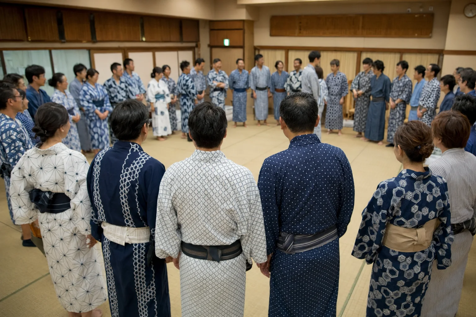 浴衣姿の若い衆が祭礼に向けて心を合わせる場面を表現したAIイメージ