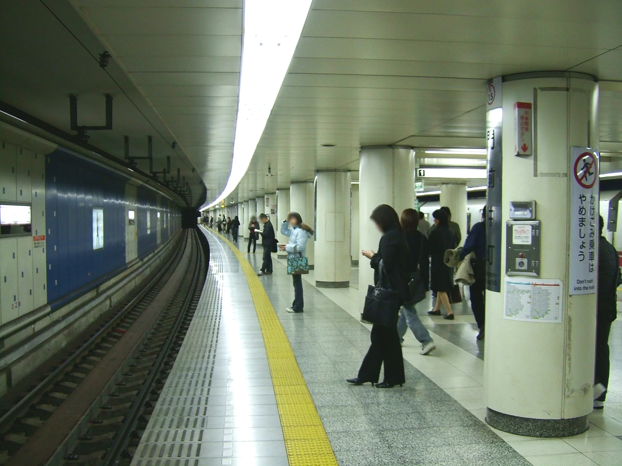 都営地下鉄門前仲町駅のホーム