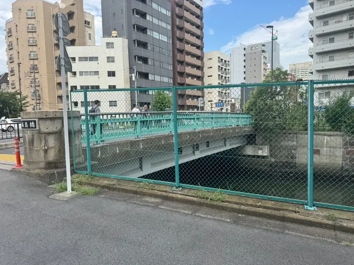 架替工事中の緑橋