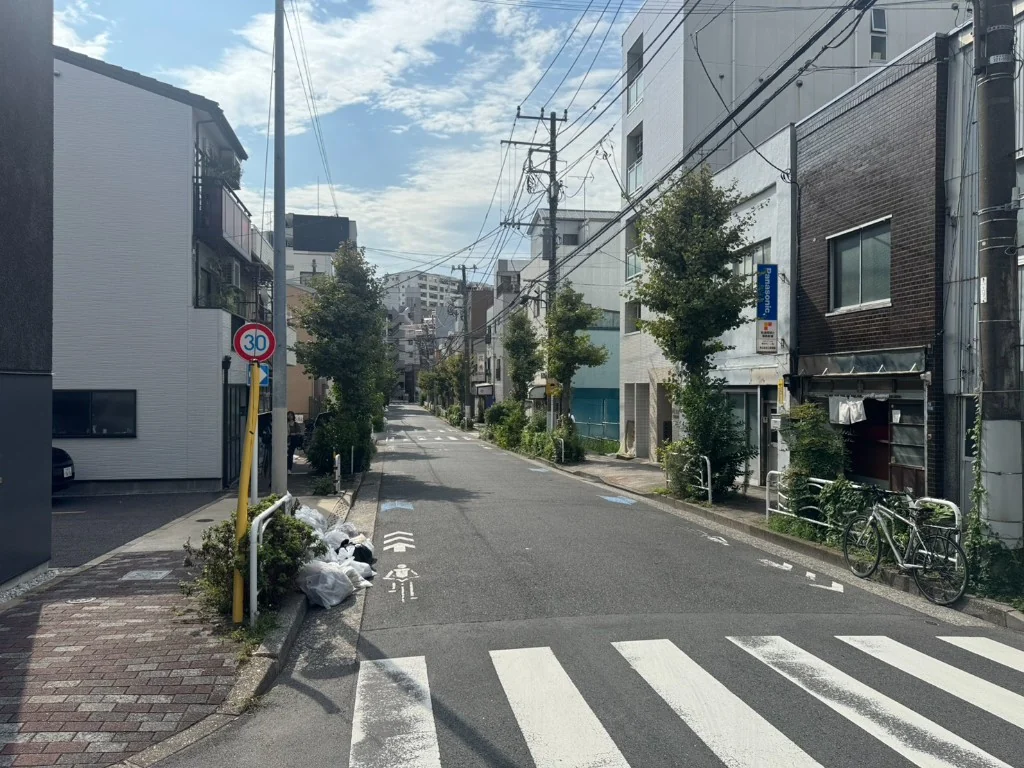 交差点から続く現在の福住の街路