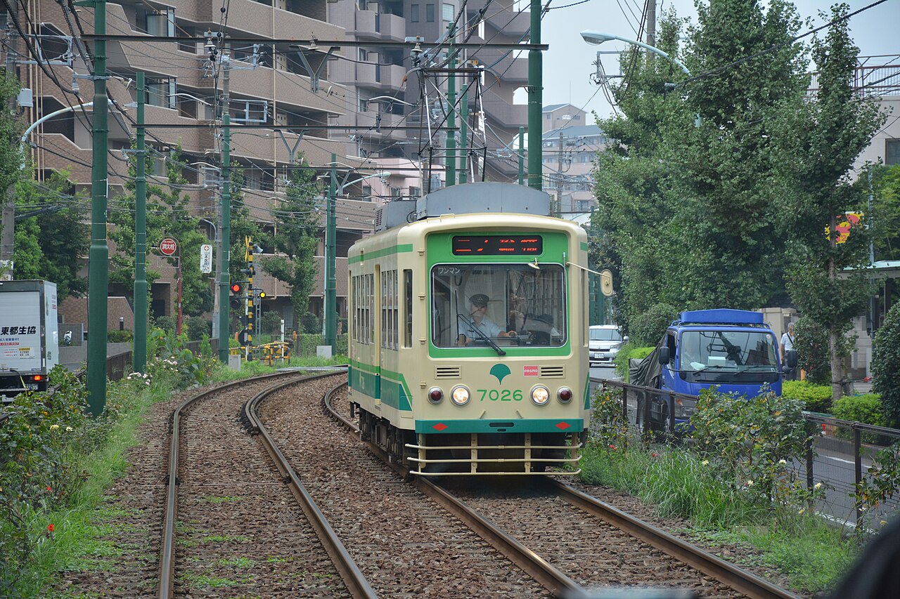 荒川線を走る都電7000形（江東区外）