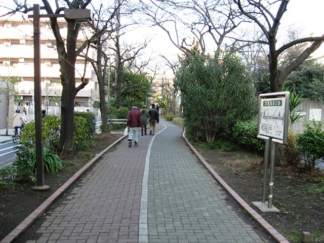 大島緑道公園。都電砂町線の専用軌道跡