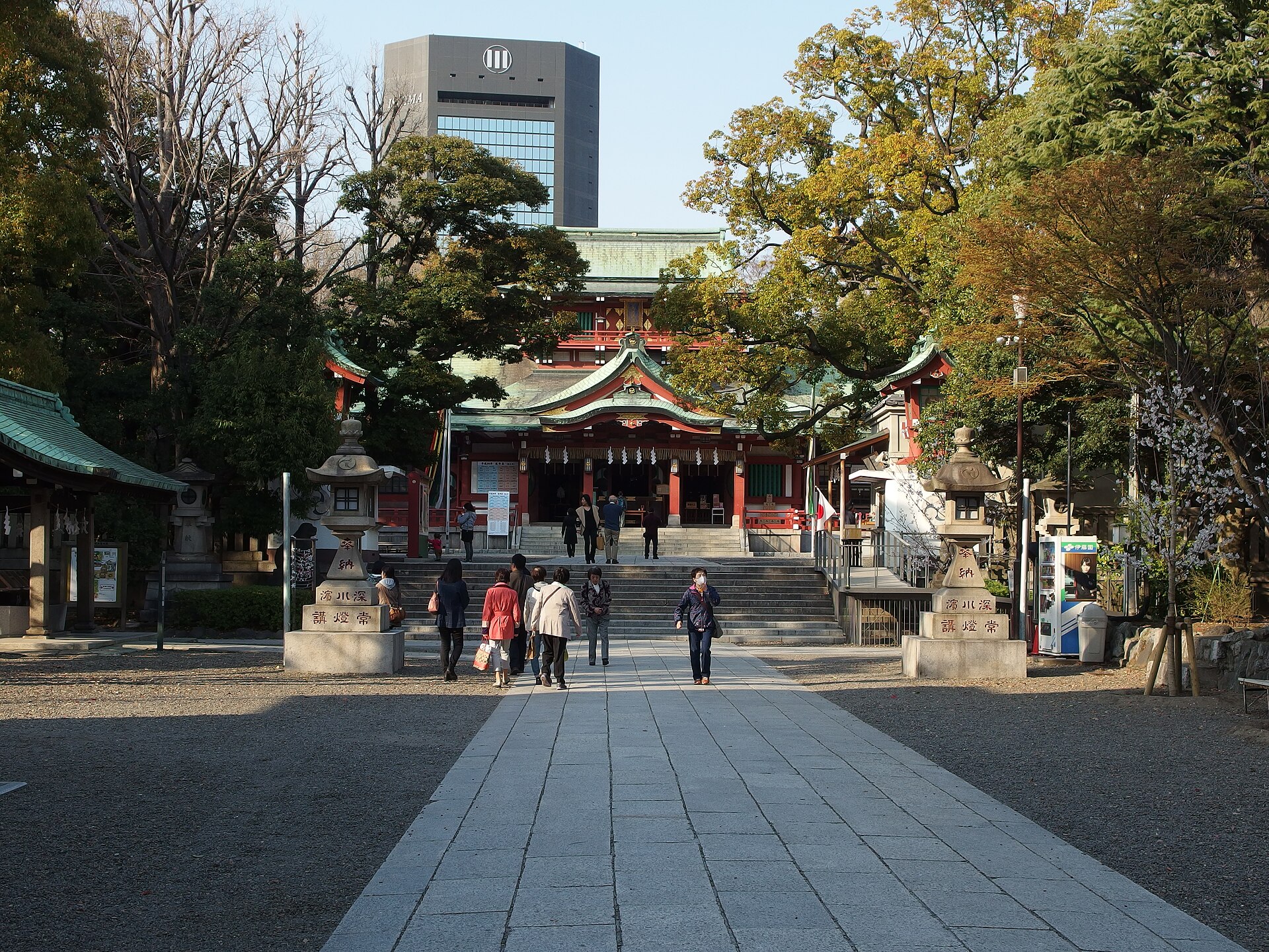 富岡八幡宮の境内