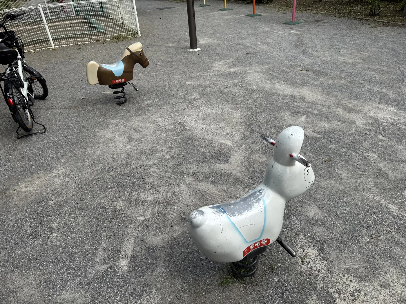 ウサギとウマのスプリングライダー